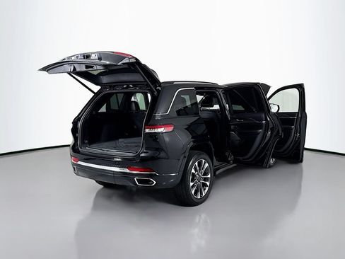 Used 2023 Jeep Grand Cherokee Overland AWD/4WD image 27