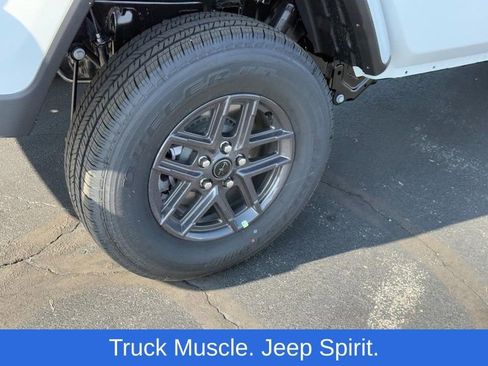 New 2025 Jeep Gladiator Sport image 4