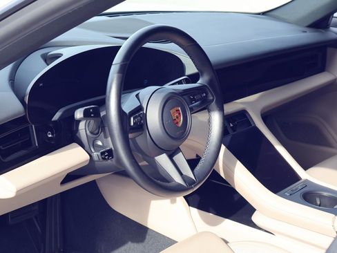 Certified 2022 Porsche Taycan image 4