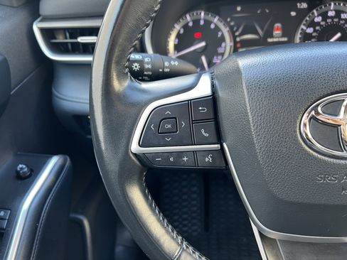 Used 2022 Toyota Highlander XLE image 30