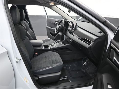 Used 2024 Mitsubishi Outlander SE image 12