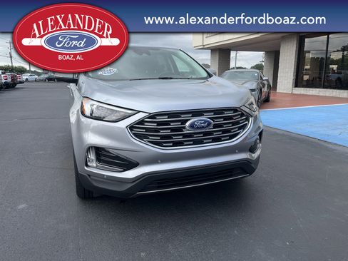 Used 2024 Ford Edge Titanium image 5