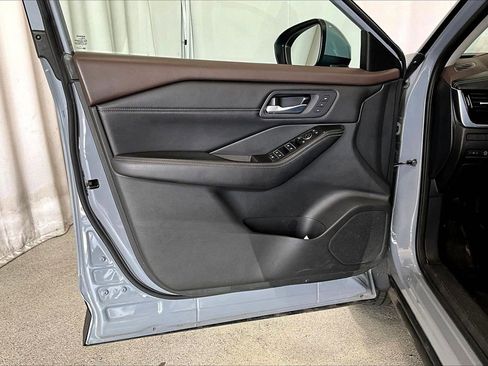 Used 2023 Nissan Rogue SL w/ SL Premium Package image 21