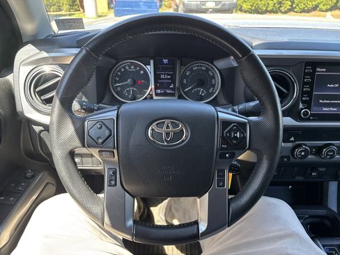 Used 2022 Toyota Tacoma SR5 w/ SR5 Appearance Package (SM) AWD/4WD image 17
