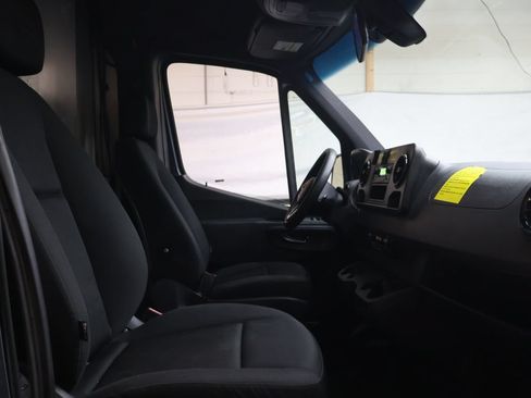 Used 2019 Mercedes-Benz Sprinter 144 image 9