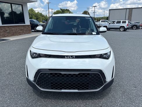 Used 2025 Kia Soul LX w/ LX Technology Package FWD image 11