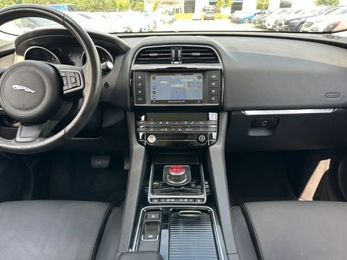 Used 2018 Jaguar F-PACE Premium AWD/4WD image 17