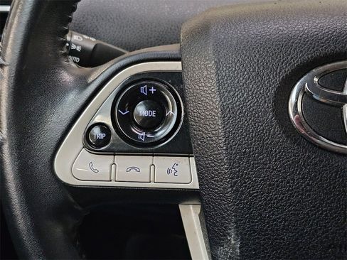 Used 2018 Toyota Prius Three image 31
