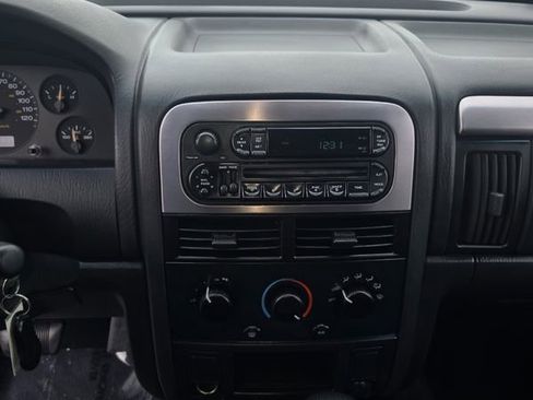 Used 2004 Jeep Grand Cherokee Laredo w/ Convenience Group AWD/4WD image 12