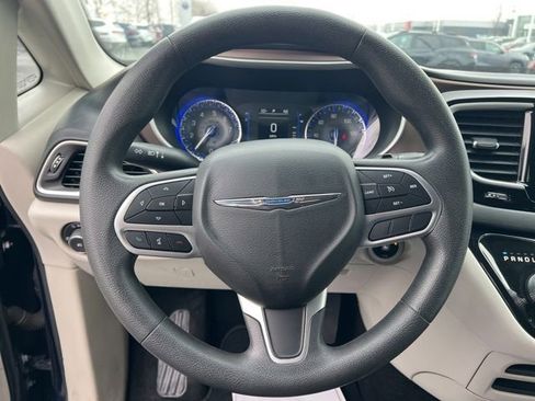 Used 2018 Chrysler Pacifica Touring Plus image 13