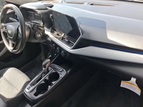 Used 2024 Chevrolet Trax LS w/ Driver Confidence Package FWD image 32