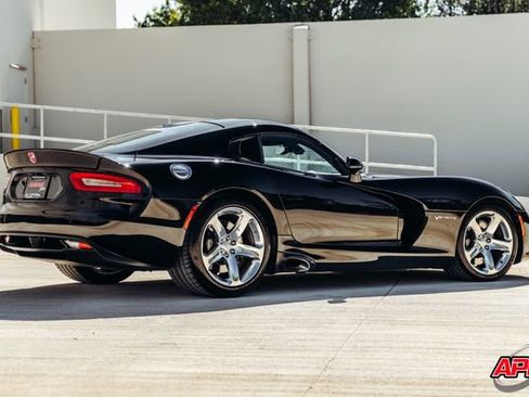 Used 2017 Dodge Viper SRT-10 RWD image 4