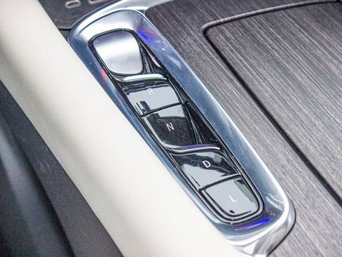 Used 2022 Buick Enclave Avenir w/ Avenir Technology Package image 36