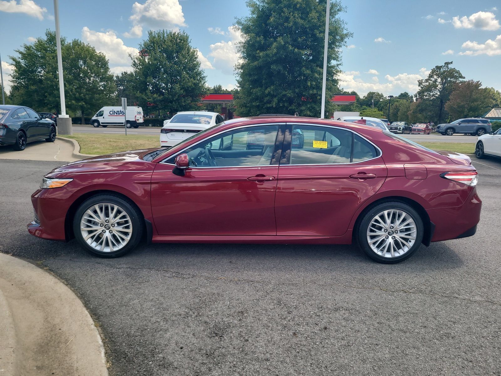 Used 2020 Toyota Camry XLE FWD image 6