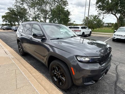 Used 2023 Jeep Grand Cherokee L Altitude AWD/4WD image 8