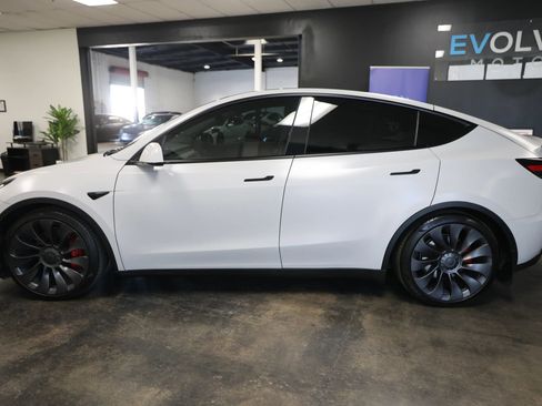 Used 2021 Tesla Model Y Performance image 9