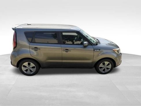 Used 2016 Kia Soul FWD image 2