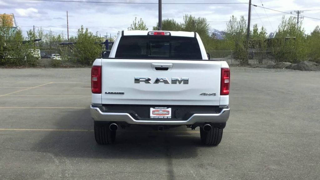 Used 2025 RAM 1500 Laramie AWD/4WD image 7