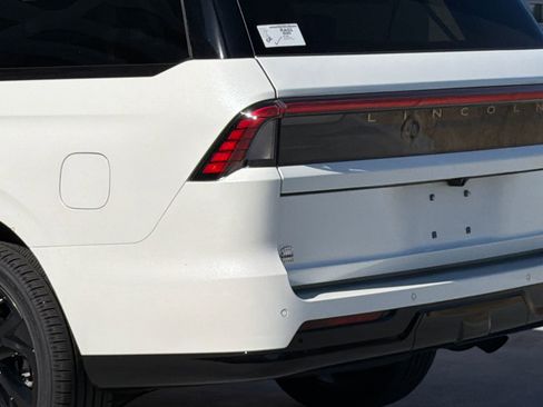 New 2026 Lincoln Navigator L Black Label AWD/4WD image 7