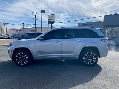Used 2022 Jeep Grand Cherokee Overland RWD image 2