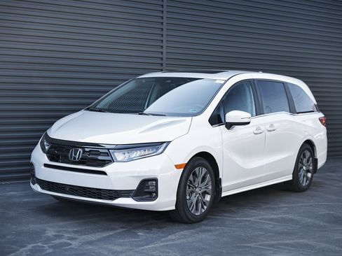 Used 2025 Honda Odyssey Touring image 1