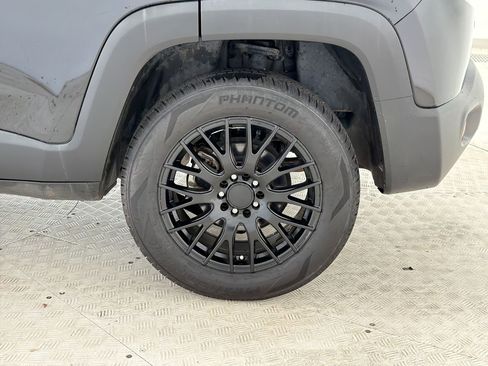 Used 2021 Jeep Renegade Latitude AWD/4WD image 12