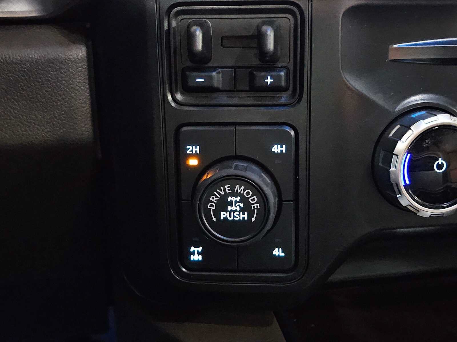 Used 2025 Ford F350 King Ranch w/ Tremor Off-Road Package AWD/4WD image 30