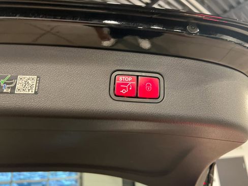 Used 2025 Mercedes-Benz GLC 350e 4MATIC image 34