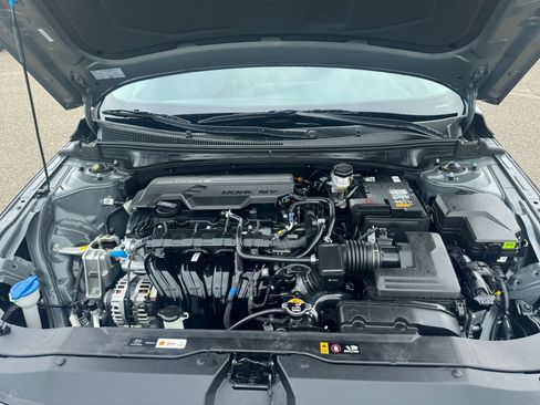 Used 2025 Hyundai Elantra SEL image 32