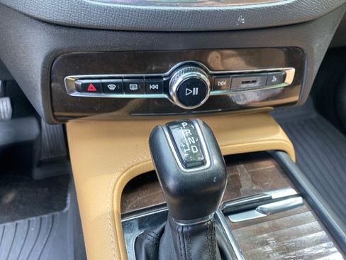 Used 2017 Volvo XC90 T6 Momentum w/ Momentum Plus Package AWD/4WD image 17