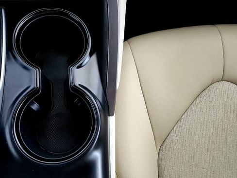 Certified 2018 Toyota Camry LE FWD image 33