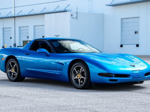 Used 2000 Chevrolet Corvette Coupe w/ Lighting Pkg RWD image 6