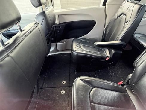 Used 2020 Chrysler Pacifica Limited FWD image 13