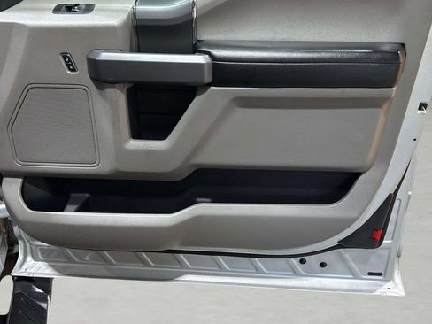 Used 2017 Ford F150 XLT w/ Equipment Group 302A Luxury AWD/4WD image 8
