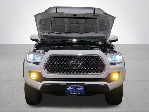 Used 2018 Toyota Tacoma TRD Off-Road w/ Technology Package AWD/4WD image 5