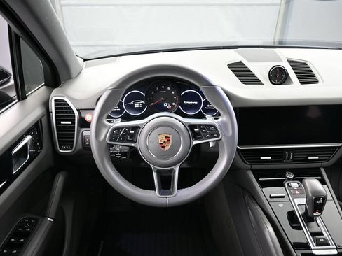 Certified 2023 Porsche Cayenne AWD/4WD image 17