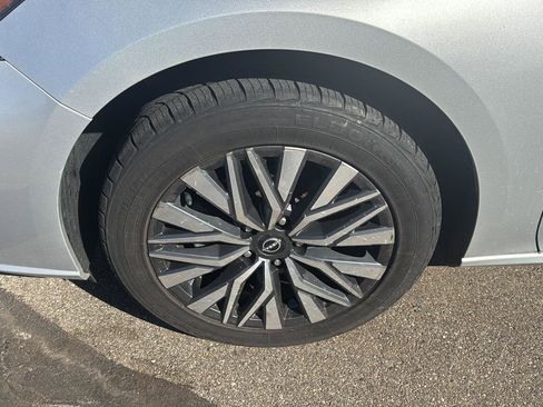 Used 2024 Nissan Altima 2.5 SV AWD/4WD image 10