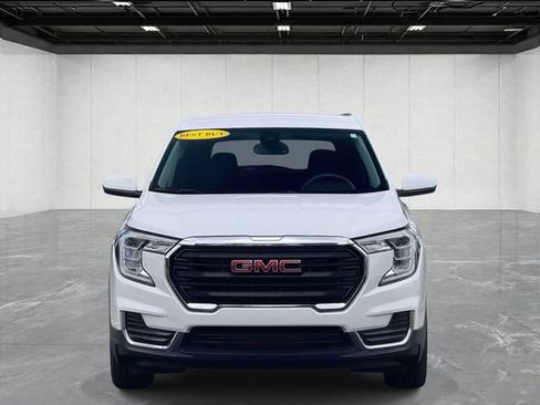 Used 2024 GMC Terrain SLE FWD image 2