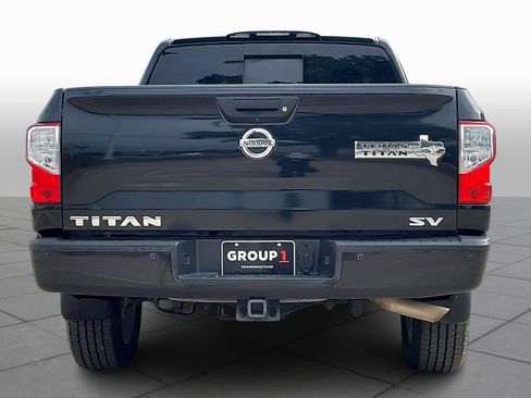 Used 2017 Nissan Titan SV image 4