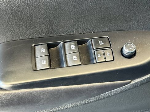 Used 2018 Toyota Highlander SE FWD image 12