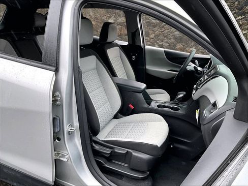Used 2022 Chevrolet Equinox LS FWD image 6