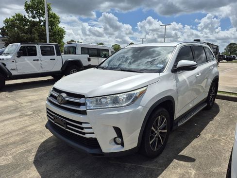 Used 2019 Toyota Highlander XLE image 1