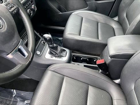 Used 2017 Volkswagen Tiguan Wolfsburg Edition FWD image 17
