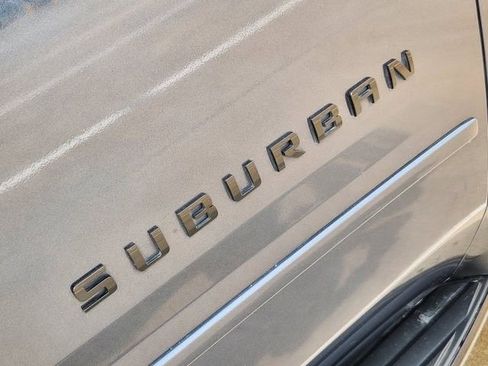 Used 2019 Chevrolet Suburban Premier RWD image 11