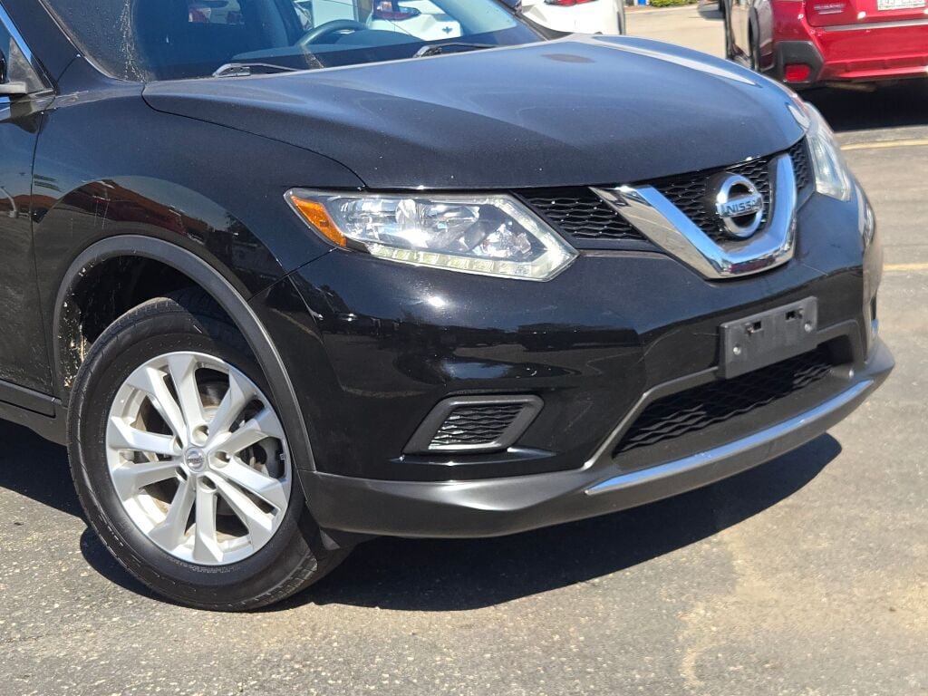 Used 2015 Nissan Rogue SV AWD/4WD image 2