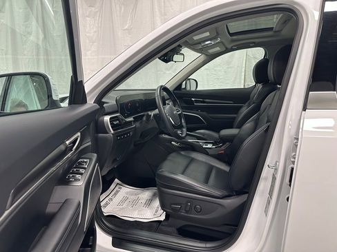 Used 2025 Kia Telluride S image 10