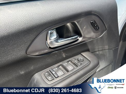 New 2026 Chrysler Pacifica Select FWD image 10
