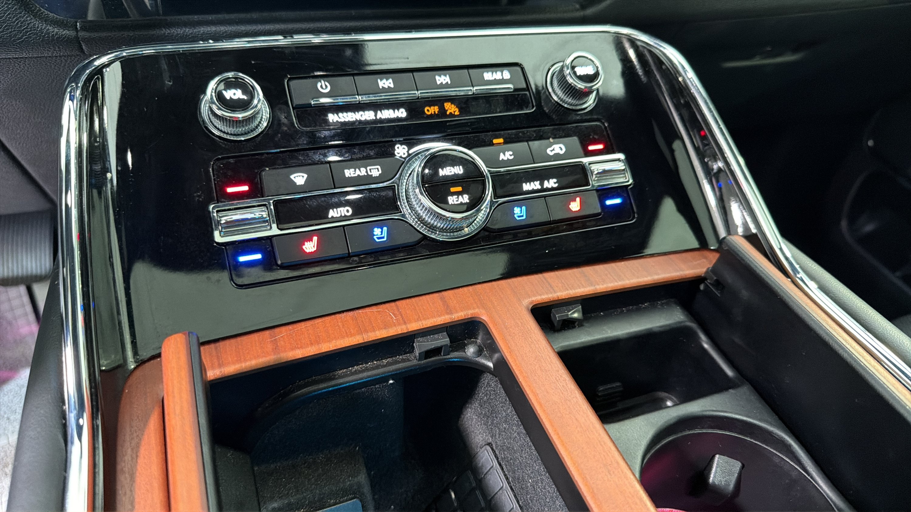 Used 2023 Lincoln Navigator 4WD image 19