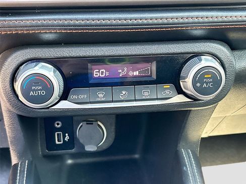 Used 2018 Nissan Kicks SR image 15