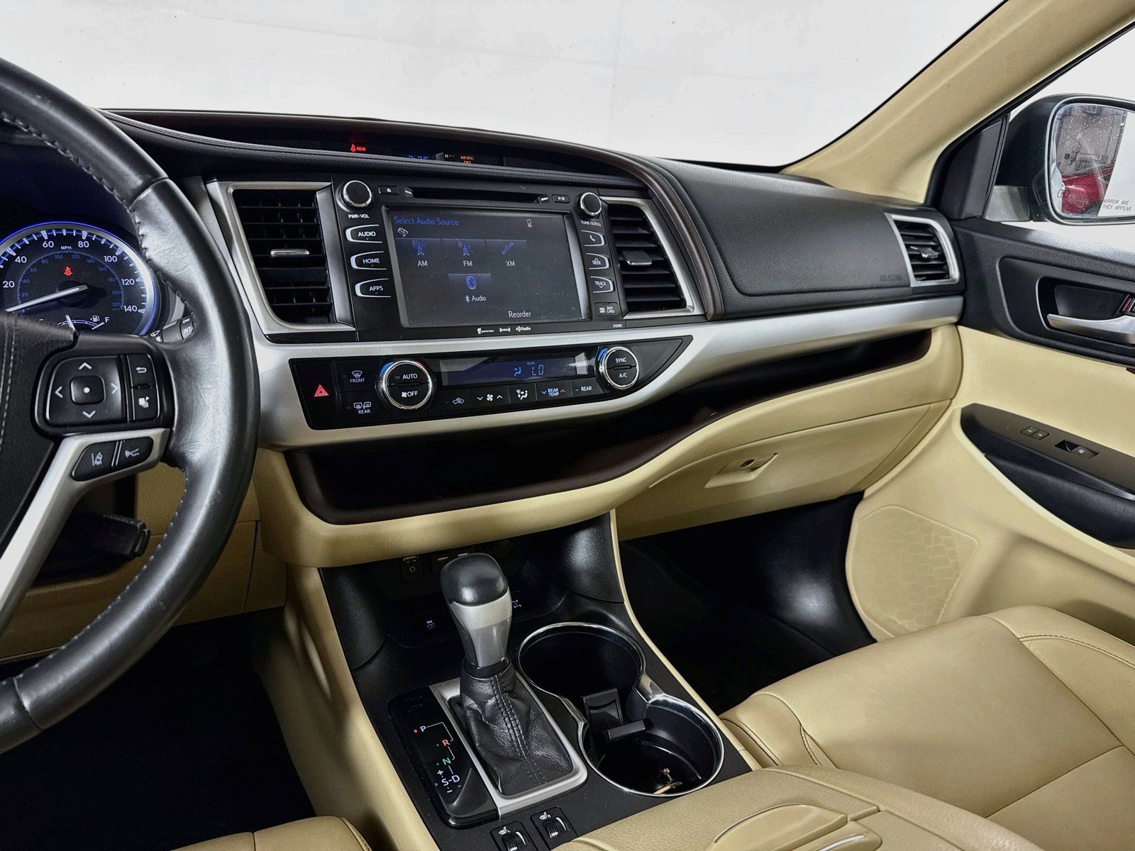 Used 2019 Toyota Highlander XLE AWD/4WD image 24